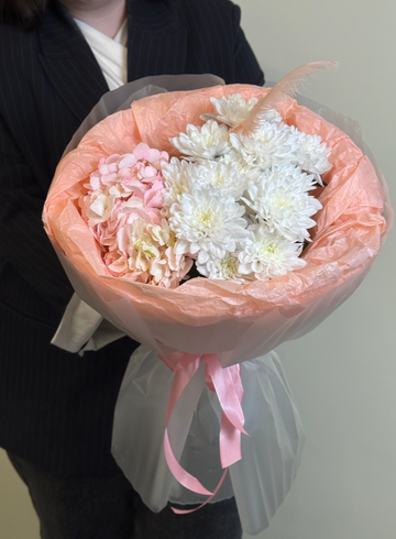 Букет «Персиковая зефирка» с гортензией  от интернет-магазина цветов в Ижевске