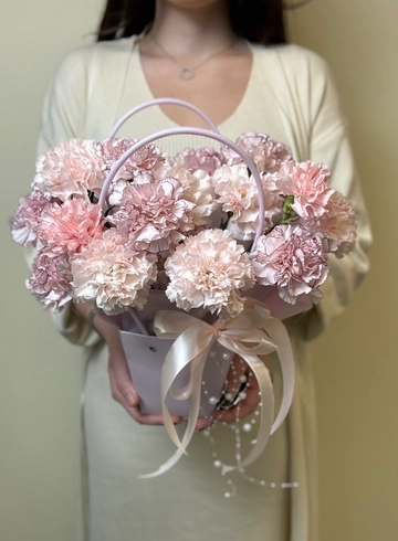 19 диантусов «Забота» в сумочке  от интернет-магазина цветов в Ижевске