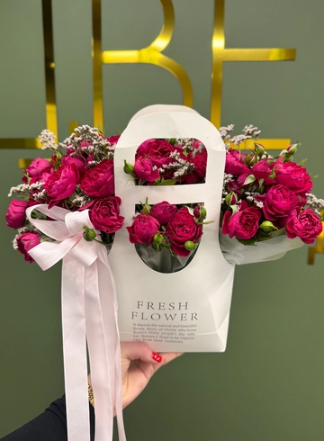 Сумочка «Fresh» с кустовыми розами от интернет-магазина цветов в Ижевске