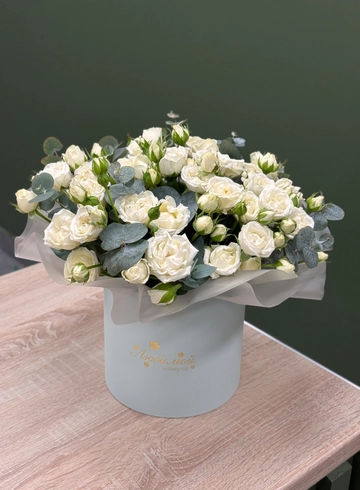 Композиция с кустовыми розами S от интернет-магазина цветов в Ижевске