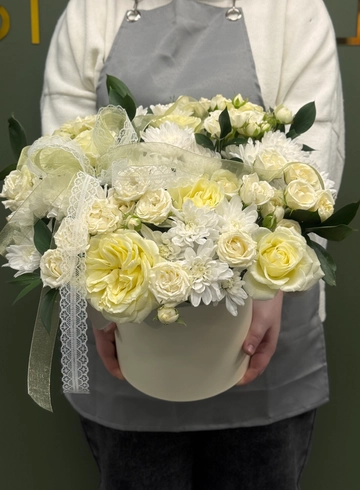 Композиция «Сюрприз» с розами от интернет-магазина цветов в Ижевске