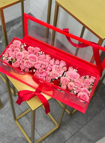 Коробка «MOM» с розами  от интернет-магазина цветов в Ижевске