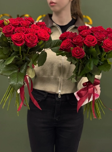 Букет 15 красных роз под ленту от интернет-магазина цветов в Ижевске