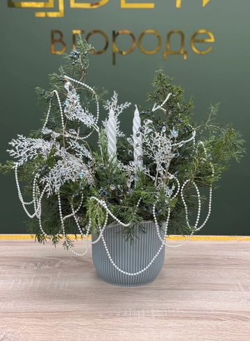 Композиция новогодняя &laquo;Эстетика&raquo; с можжевельником  от интернет-магазина цветов в Ижевске