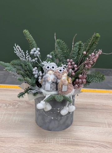 Композиция &laquo;Две девицы под окном&raquo; с нобилисом от интернет-магазина цветов в Ижевске