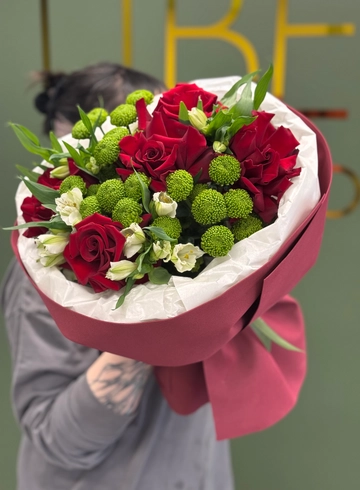 Букет с красными французскими розами &laquo;Любовь&raquo;  от интернет-магазина цветов в Ижевске
