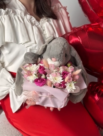 Комбо набор - Милый зайка + цветочная композиция от интернет-магазина «» в Ижевске