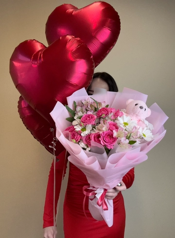 Сет букет с мишкой + 3 шара &laquo;Сердце&raquo; от интернет-магазина цветов в Ижевске