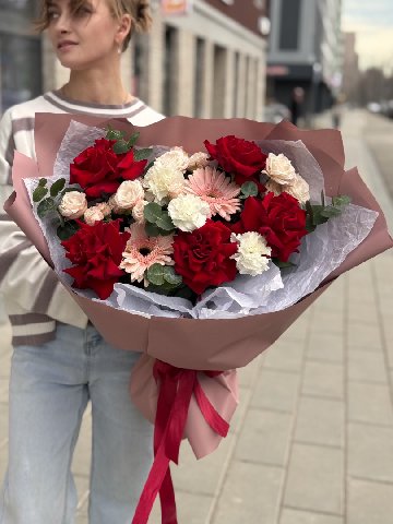 Букет &laquo;Мелодия дождя&raquo; с французскими розами от интернет-магазина цветов в Ижевске