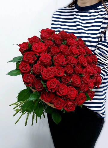 Монобукет из красных роз «Классика» от интернет-магазина цветов в Ижевске