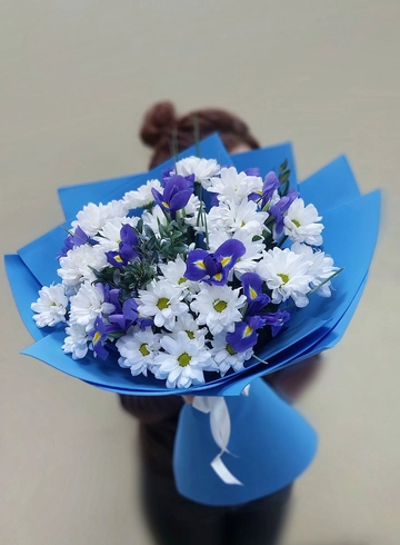 Сборный букет с ирисами «Лучший день» от интернет-магазина цветов в Ижевске