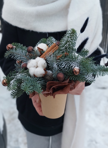 Композиция &laquo;Зимняя корица&raquo; от интернет-магазина цветов в Ижевске