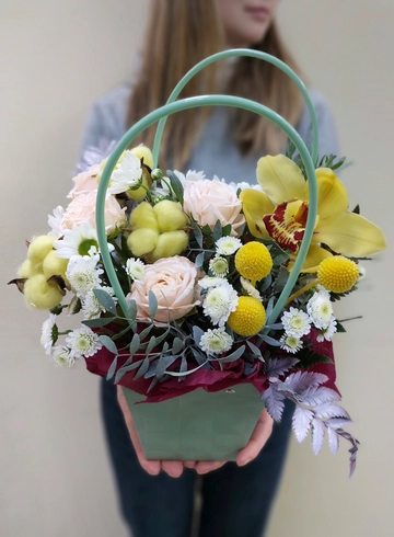 Композиция с цимбидиумом  от интернет-магазина цветов в Ижевске