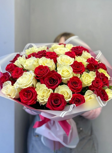 Букет 47 роз  от интернет-магазина цветов в Ижевске
