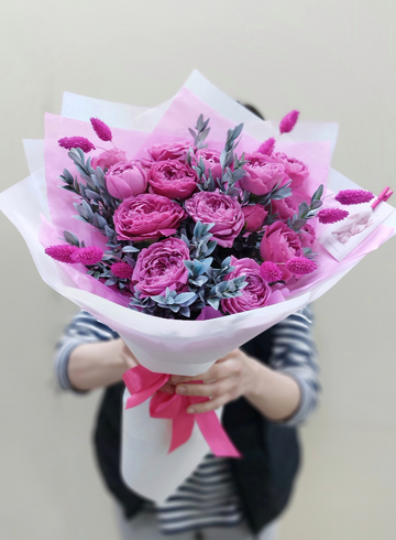 Монобукет из кустовых роз с лагурусом от интернет-магазина цветов в Ижевске