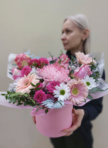 Авторская композиция с герберами, розами от интернет-магазина цветов в Ижевске