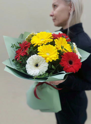 Монобукет 9 гербер микс от интернет-магазина цветов в Ижевске