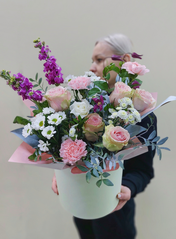 Цветочная композиция в шляпной коробке  от интернет-магазина цветов в Ижевске