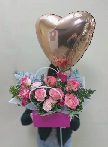Цветочная композиция +шар от интернет-магазина цветов в Ижевске