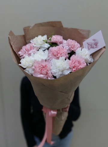 Монобукет 11 диантусов  в крафт  от интернет-магазина цветов в Ижевске
