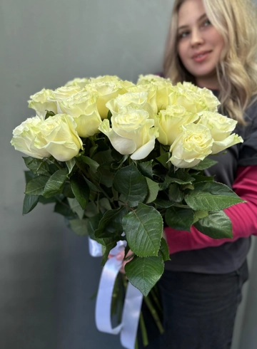 21 белая роза Эквадор  от интернет-магазина цветов в Ижевске