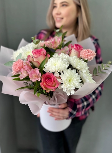 Цветочная композиция в коробке  от интернет-магазина цветов в Ижевске