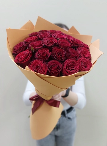 Монобукет 25 красных роз от интернет-магазина цветов в Ижевске