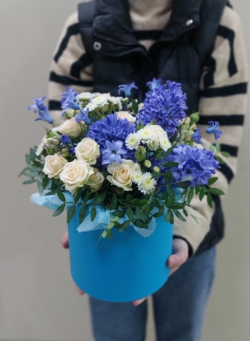 Весенняя композиция с гиацинтами от интернет-магазина цветов в Ижевске