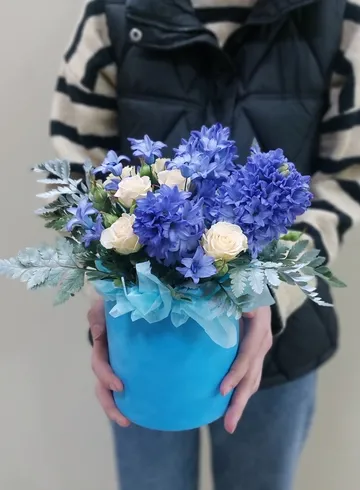 Композиция с гиацинтами от интернет-магазина цветов в Ижевске