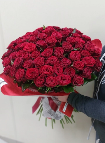Букет 59 красных роз от интернет-магазина цветов в Ижевске