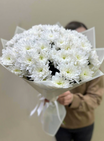 Букет из белых кустовых хризантем  от интернет-магазина цветов в Ижевске