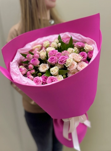 Букет 17 кустовых роз от интернет-магазина цветов в Ижевске