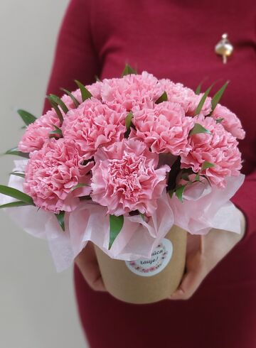 Нежная композиция из диантусов в коробке  от интернет-магазина цветов в Ижевске