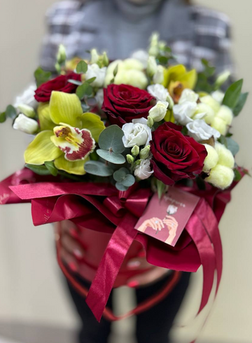 Цветочная композиция с цимбидиумом «Романтика» от интернет-магазина цветов в Ижевске