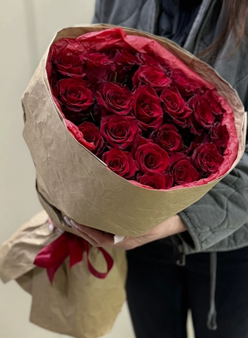 Монобукет 21 красная роза от интернет-магазина цветов в Ижевске