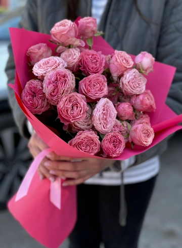 Букет из кустовых пионовидных роз «Вечный роман» от интернет-магазина цветов в Ижевске