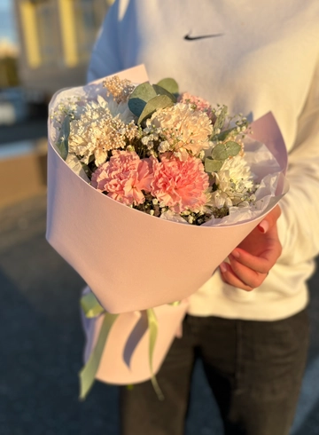 Букет с нежными диантусами от интернет-магазина цветов в Ижевске