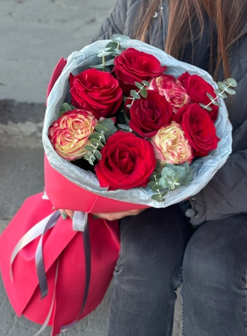 Монобукет из роз &laquo;Любовь&raquo; от интернет-магазина цветов в Ижевске