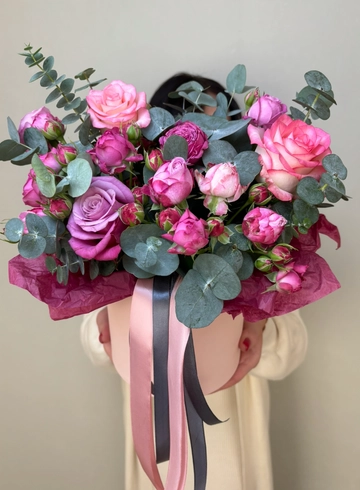 Шляпная коробка с розами от интернет-магазина цветов в Ижевске