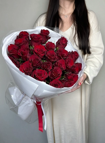 Букет из красных роз Эквадор «Секрет» от интернет-магазина цветов в Ижевске