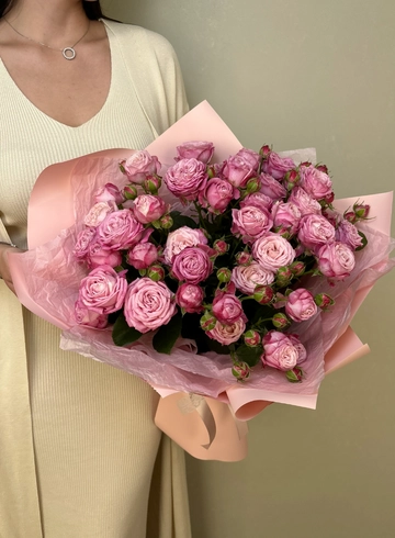 Букет из кустовых роз «Шепот любви» от интернет-магазина цветов в Ижевске