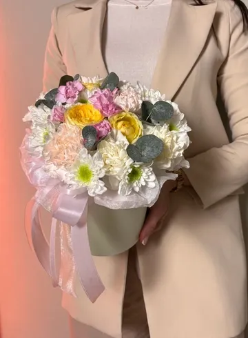 Композиция в шляпной коробке &laquo;Изысканность&raquo; от интернет-магазина цветов в Ижевске