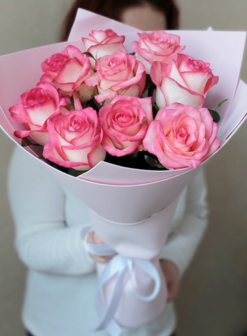 Букет из роз «В подарок» от интернет-магазина цветов в Ижевске