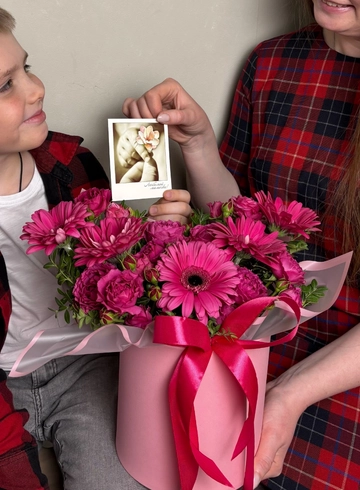 Шляпная коробка с герберами &laquo;Нежный взгляд&raquo; от интернет-магазина цветов в Ижевске