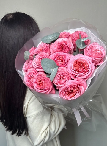 Букет из 15 пионовидных роз  от интернет-магазина цветов в Ижевске