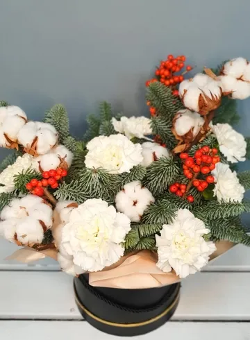 Композиция с нобилисом и диантусами от интернет-магазина цветов в Ижевске