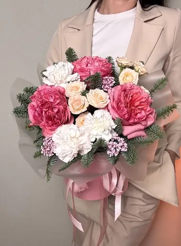 Композиция в шляпной коробке с нобилисом от интернет-магазина цветов в Ижевске