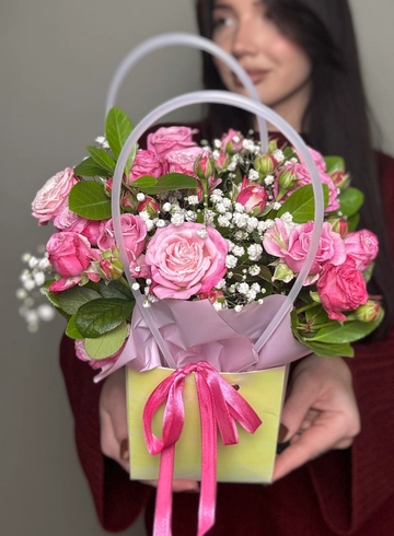Композиция в сумочке &laquo;Любимой&raquo; от интернет-магазина цветов в Ижевске