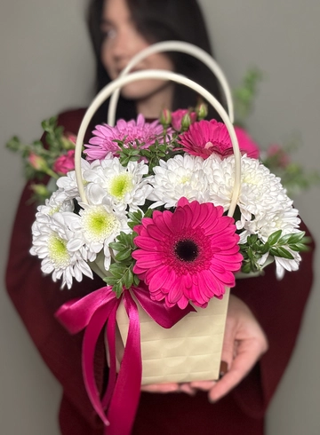 Композиция в сумочке &laquo;Амели&raquo; от интернет-магазина цветов в Ижевске