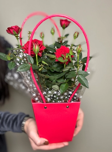 Роза в сумочке  от интернет-магазина цветов в Ижевске